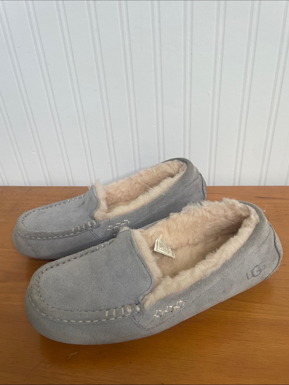 UGG Ansley Light Grey Suede Moccasin Slippers Women’s Size 9